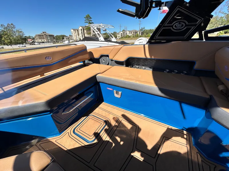 Slide: The Image of Cobalt R8 Surf 2026 - 61