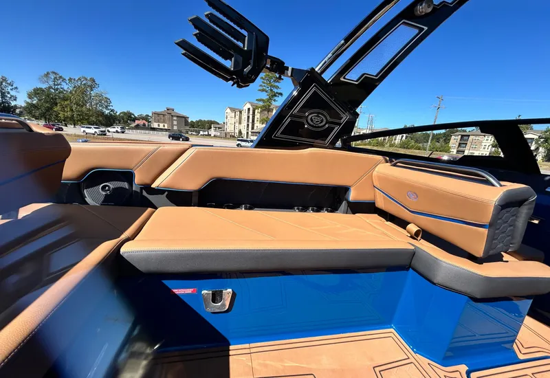 Slide: The Image of Cobalt R8 Surf 2026 - 62