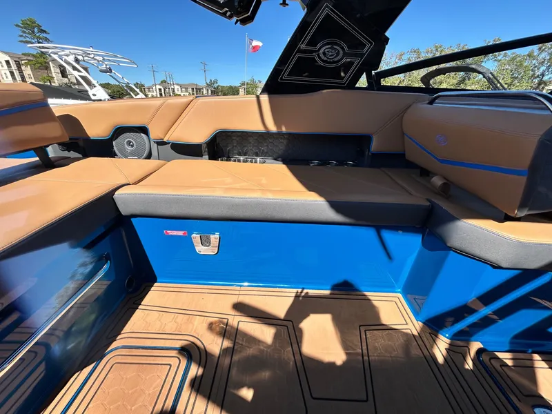 Slide: The Image of Cobalt R8 Surf 2026 - 63