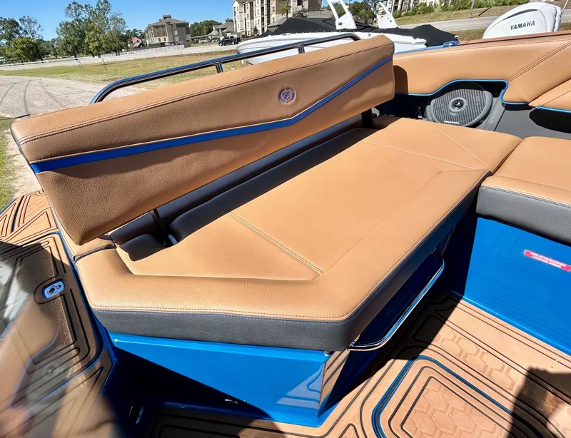 Slide: The Image of Cobalt R8 Surf 2026 - 67