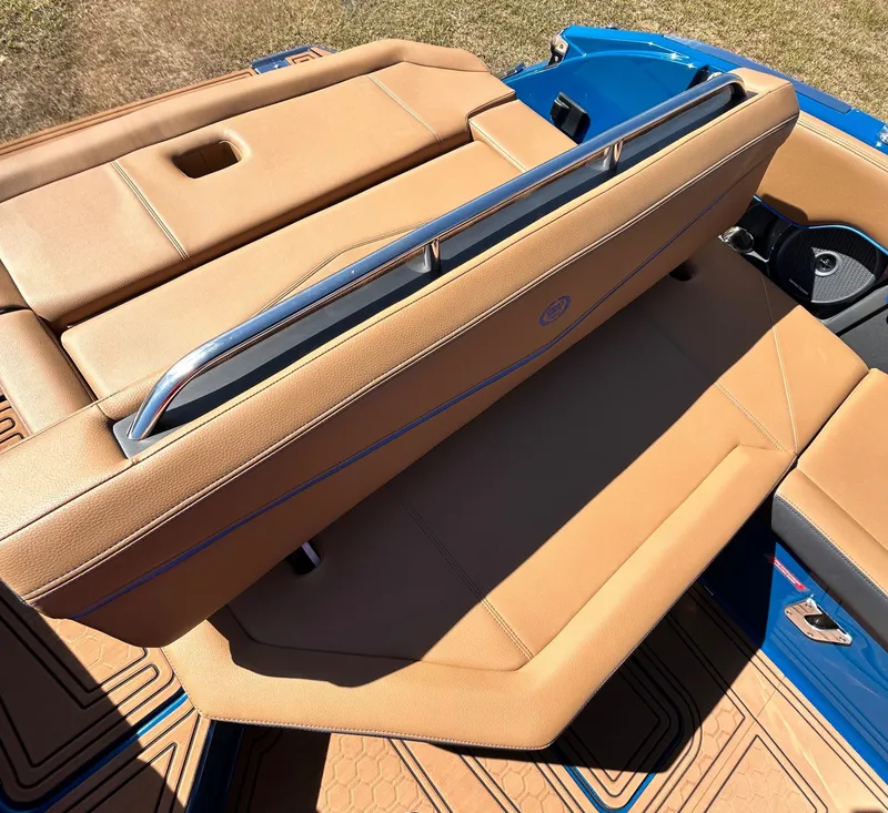 Slide: The Image of Cobalt R8 Surf 2026 - 69