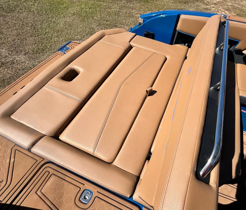 Slide: The Image of Cobalt R8 Surf 2026 - 71