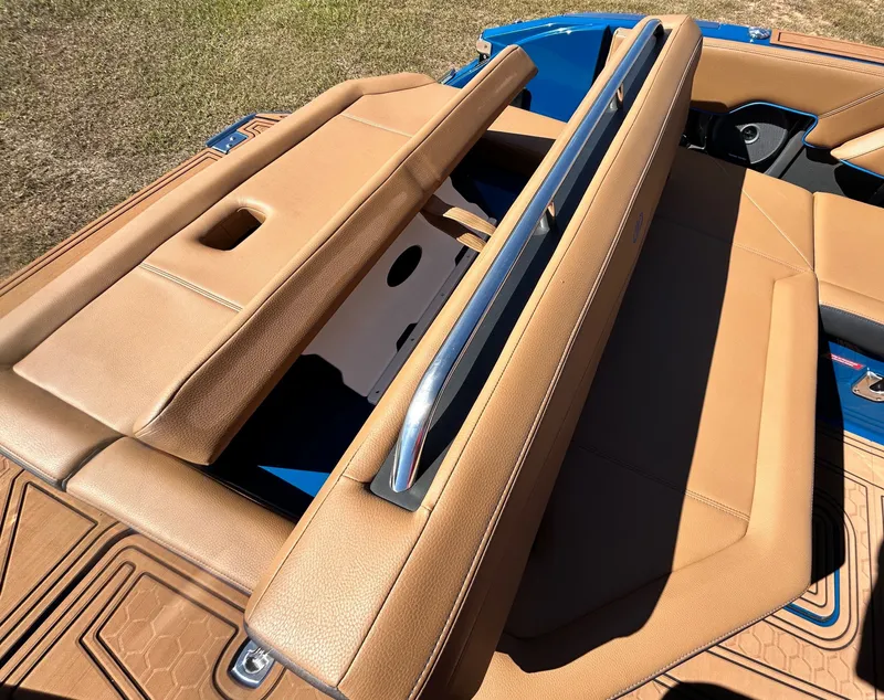 Slide: The Image of Cobalt R8 Surf 2026 - 73