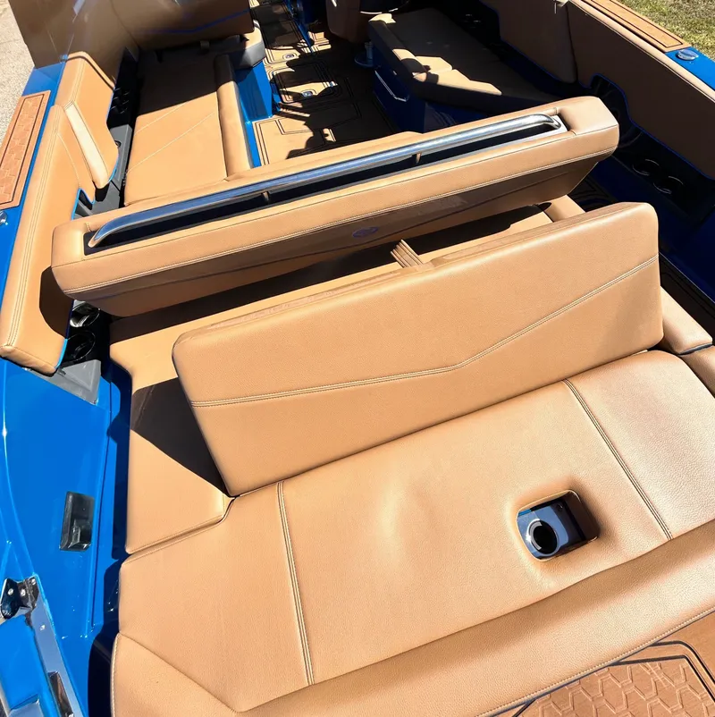 Slide: The Image of Cobalt R8 Surf 2026 - 74