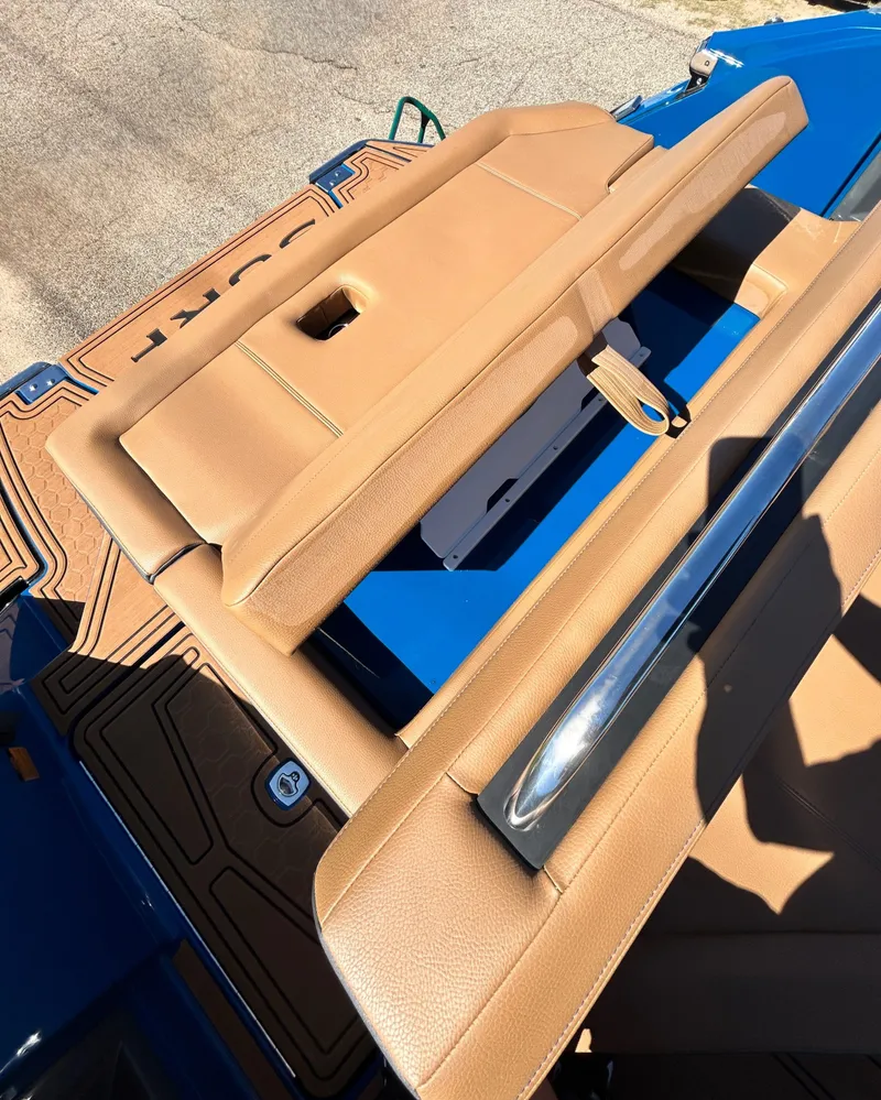 Slide: The Image of Cobalt R8 Surf 2026 - 75