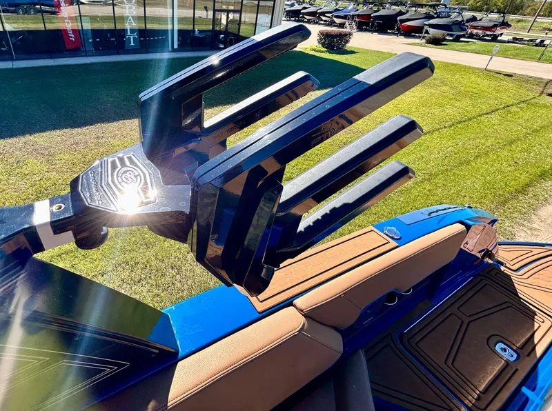 Slide: The Image of Cobalt R8 Surf 2026 - 80