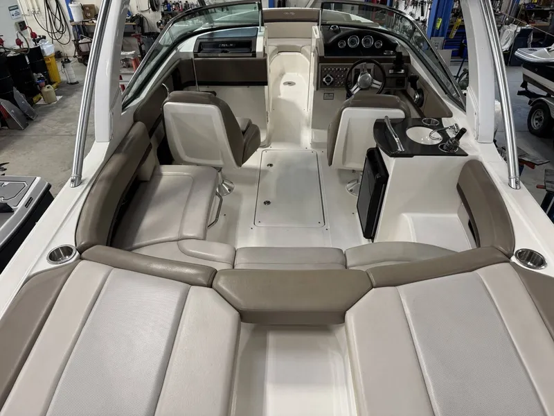 Slide: The Image of Sea Ray 250 SLX 2012 - 10