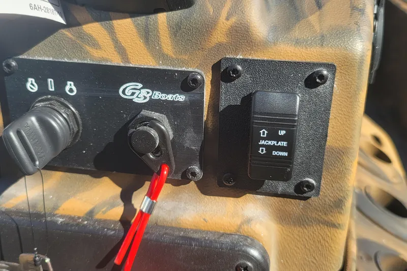 Slide: The Image of Control panel of 2026 G3 Bay 21 GX Tunnel boat with jackplate switch. - 24