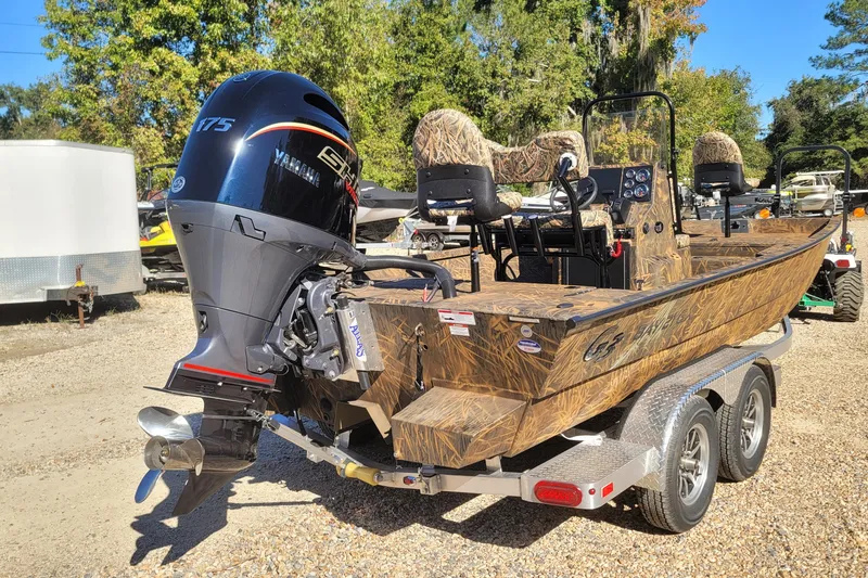 Slide: The Image of 2026 G3 Bay 21 GX Tunnel boat with Yamaha 175 engine on a trailer. - 3