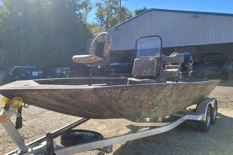 Slide: The Image of 2026 G3 Bay 21 GX Tunnel boat with camouflage seats on a trailer. - 6