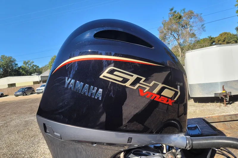 Slide: The Image of Yamaha SHO VMAX outboard motor on 2026 G3 Bay 21 GX Tunnel boat. - 9