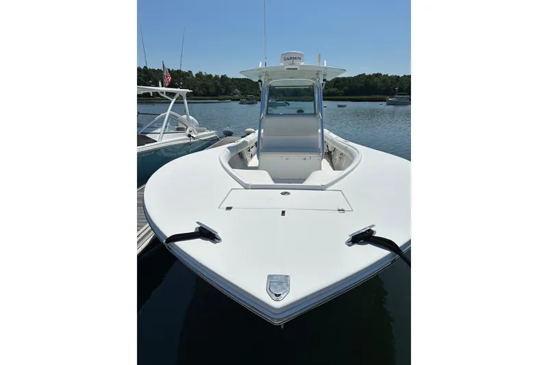 Slide: The Image of 2005 Regulator 32 Forward Seating boat docked on calm water. - 6