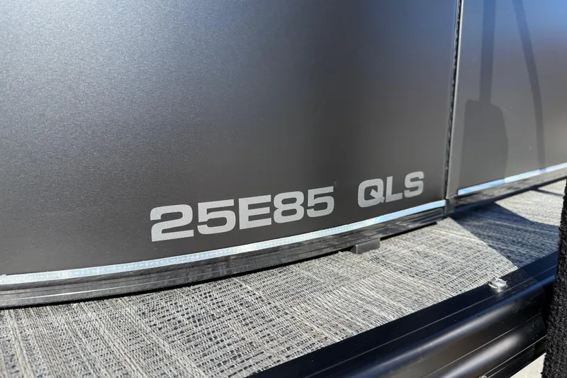 Slide: The Image of 2026 Avalon Catalina Quad Lounger Windshield, model 25E85 QLS, close-up view. - 20