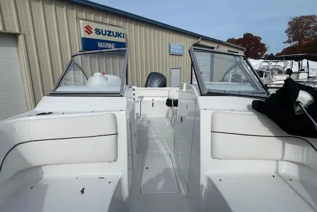 Slide: The Image of 2016 Seahunt 235 Escape DC boat at Suzuki Marine dealership. - 10