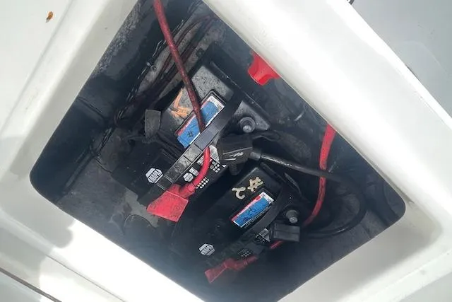 Slide: The Image of Battery compartment of a 2016 Seahunt 235 Escape DC boat. - 31
