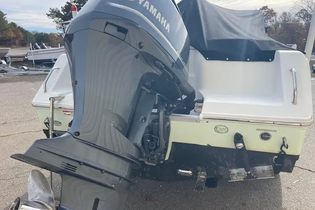Slide: The Image of 2016 Seahunt 235 Escape DC boat with Yamaha outboard motor, rear view. - 5