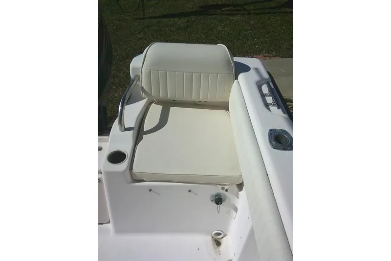 Slide: The Image of 2004 Grady-White Fisherman 209 boat seat with cup holder, white upholstery. - 15