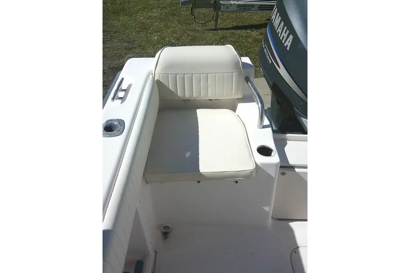 Slide: The Image of 2004 Grady-White Fisherman 209 boat seat with Yamaha engine in background. - 16