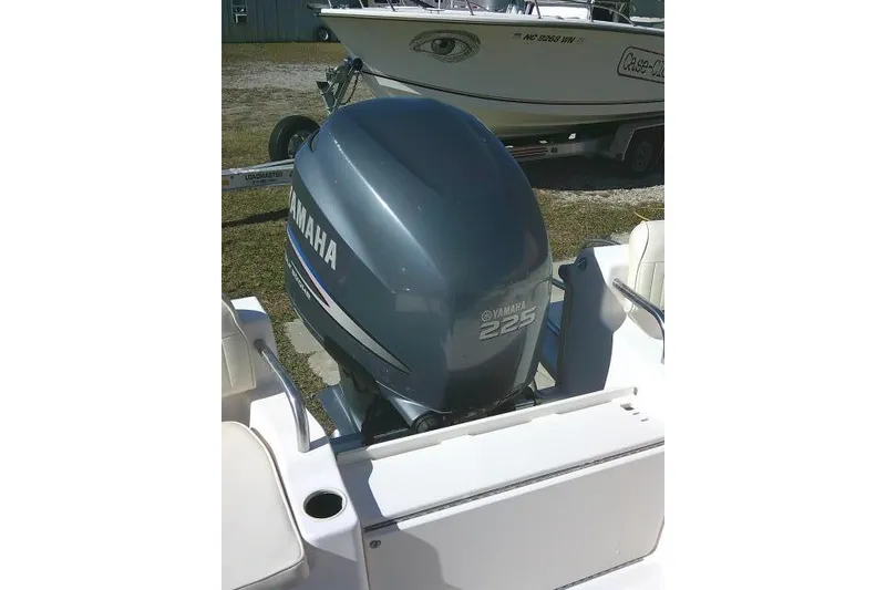 Slide: The Image of 2004 Grady-White Fisherman 209 with Yamaha 225 outboard motor. - 17