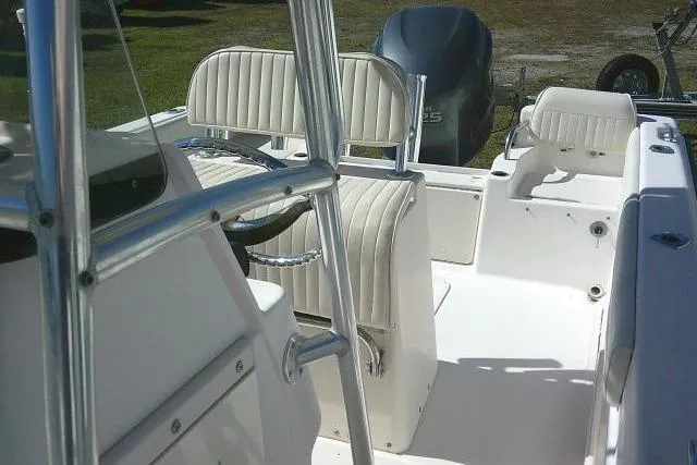 Slide: The Image of 2004 Grady-White Fisherman 209 boat interior with seating and console. - 28