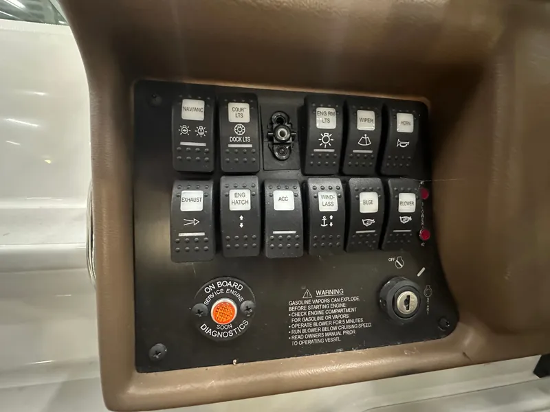 Slide: The Image of Crownline Boats 264 CR 2021 - 11