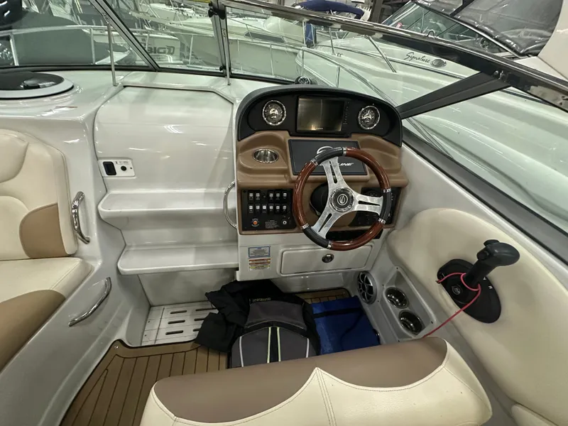 Slide: The Image of Crownline Boats 264 CR 2021 - 9