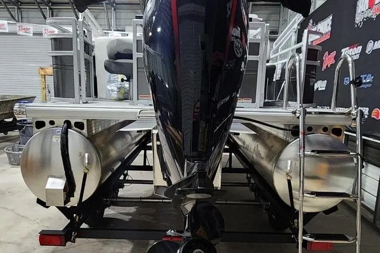 Slide: The Image of 2026 Sun Tracker Fishin' Barge 20 DLX interior with seating and helm station. - 5