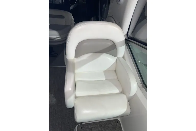 Slide: The Image of White leather seat on 2003 Sea Ray 340 Sundancer boat. - 6