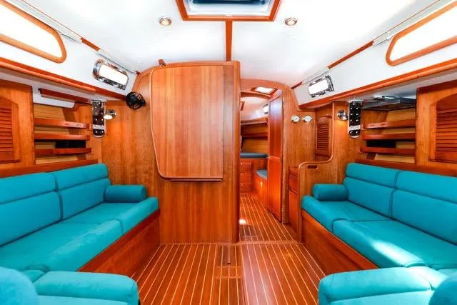 Slide: The Image of B&G radar equipment on a 2004 Sabre 426 sailboat against a clear blue sky. - 23