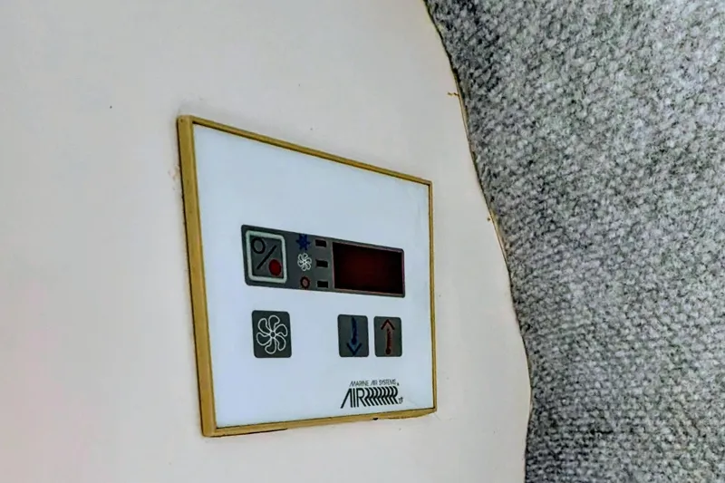 Slide: The Image of Control panel on 2000 Advantage Poker Run 40 boat, featuring air system buttons. - 10