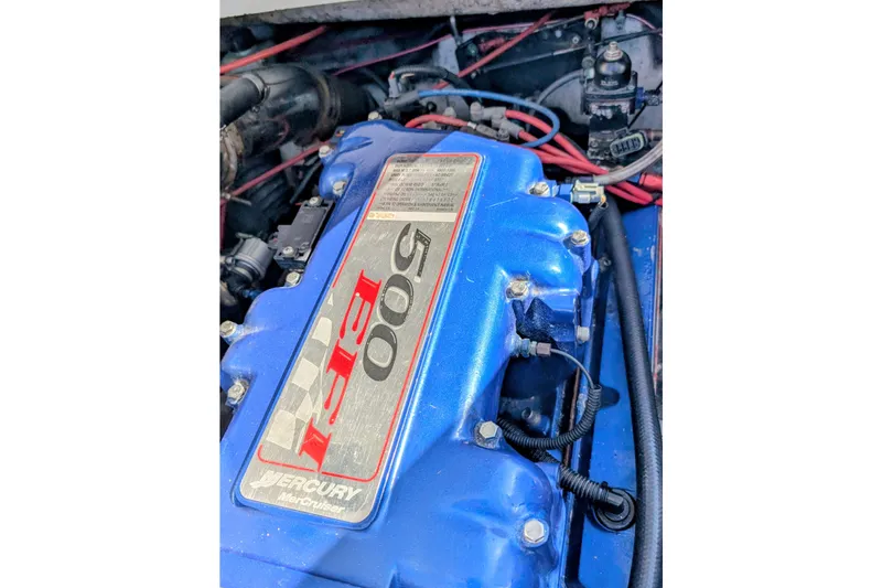 Slide: The Image of Engine of 2000 Advantage Poker Run 40 boat, featuring Mercury 500 EFI. - 6