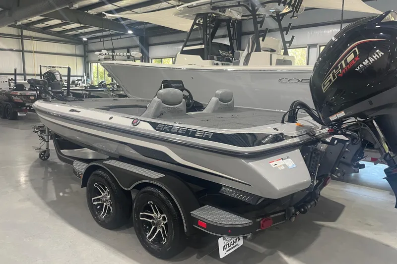 Slide: The Image of 2022 Skeeter ZX200 boat with Yamaha engine in showroom. - 3
