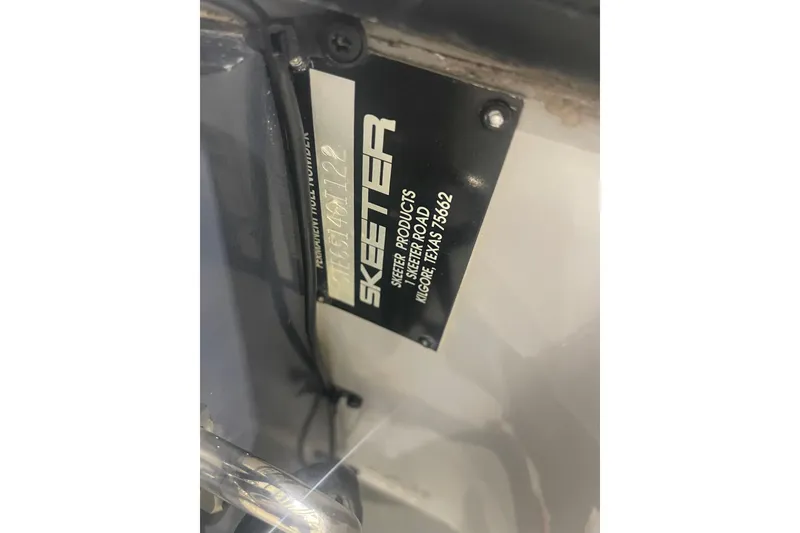 Slide: The Image of 2022 Skeeter ZX200 identification plate with serial number and manufacturer details. - 5