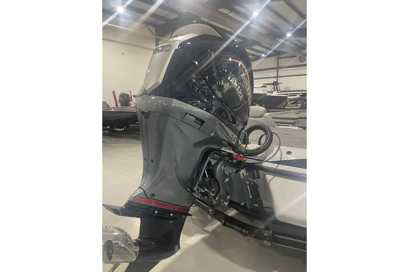 Slide: The Image of 2022 Skeeter ZX200 boat with Yamaha outboard motor in showroom. - 6
