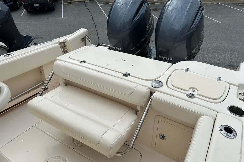 Slide: The Image of 2021 Grady-White Fisherman 257 boat with dual Yamaha engines and foldable seating. - 7