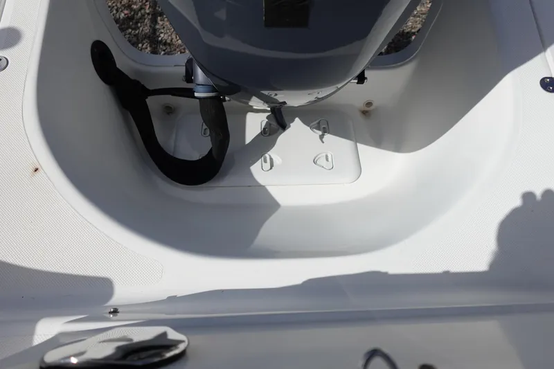Slide: The Image of 2021 Hurricane Sundeck Sport 218 OB boat engine mount detail. - 19