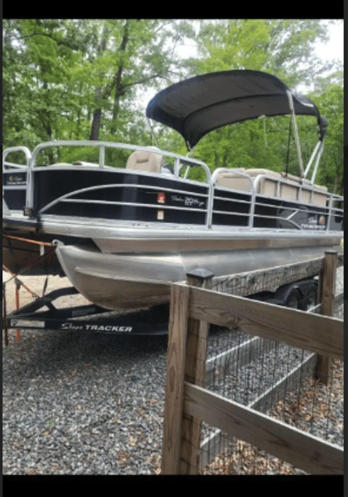 Slide: The Image of Sun Tracker Sportfish 2018 - 12