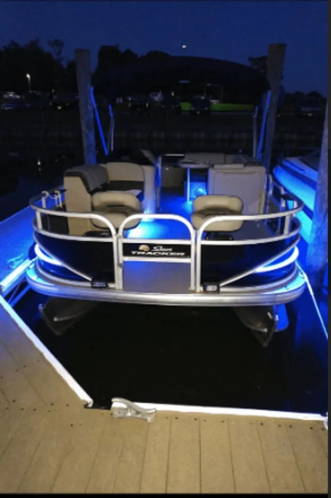 Slide: The Image of Sun Tracker Sportfish 2018 - 14