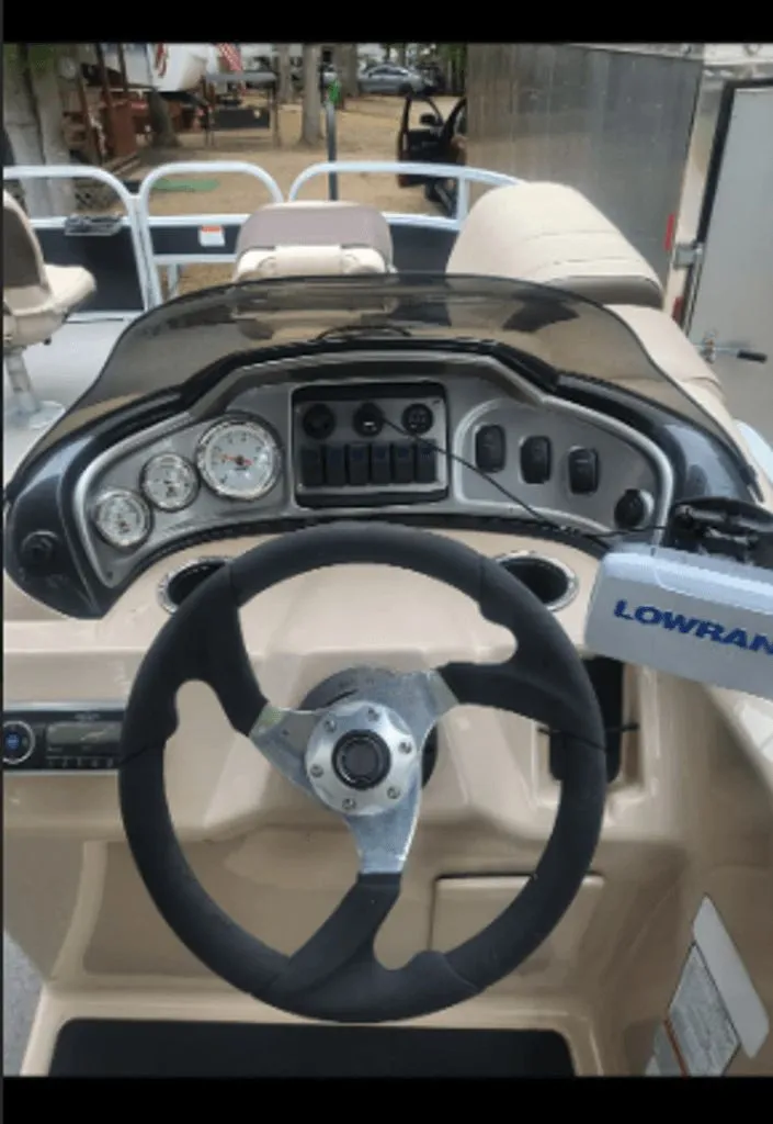 Slide: The Image of Sun Tracker Sportfish 2018 - 2