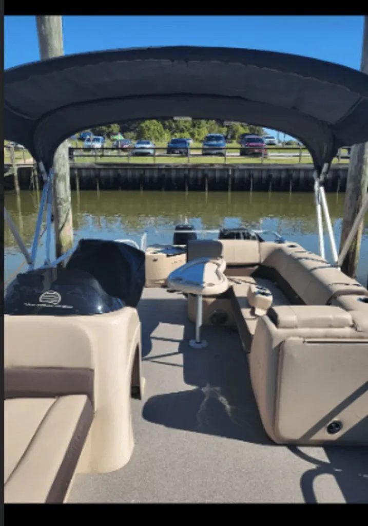 Slide: The Image of Sun Tracker Sportfish 2018 - 3