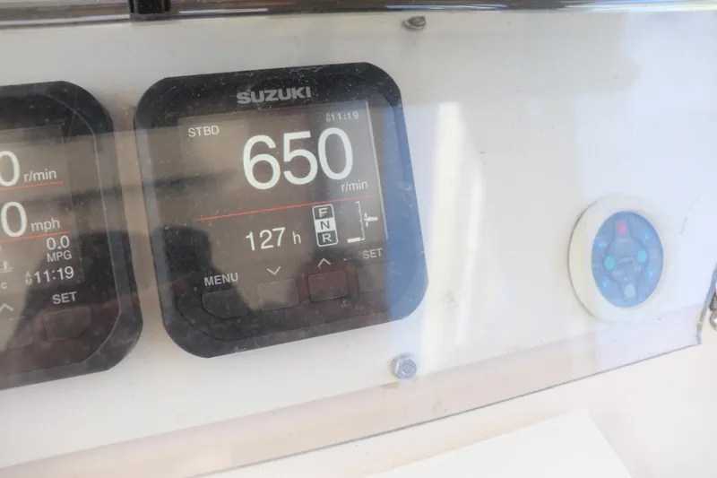 Slide: The Image of Suzuki engine display on 1999 Grady-White Islander 268 showing 650 RPM and 127 hours. - 33