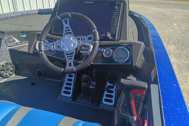 Slide: The Image of 2021 Ranger Z521L boat cockpit with steering wheel and control panel. - 7