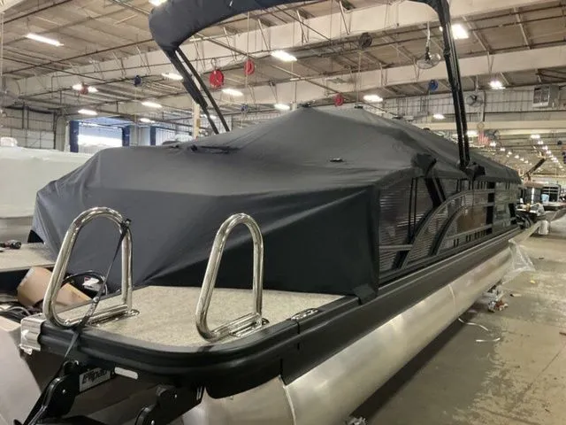 Slide: The Image of Bennington S Swingback 23 SSB 2026 - 3