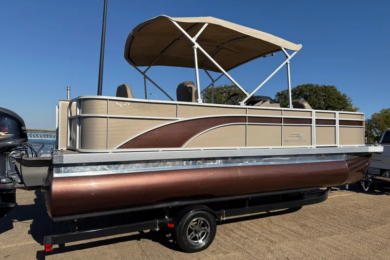 Slide: The Image of 2020 Bennington 21SF pontoon boat with Yamaha VMAX engine on trailer, sunny day. - 108