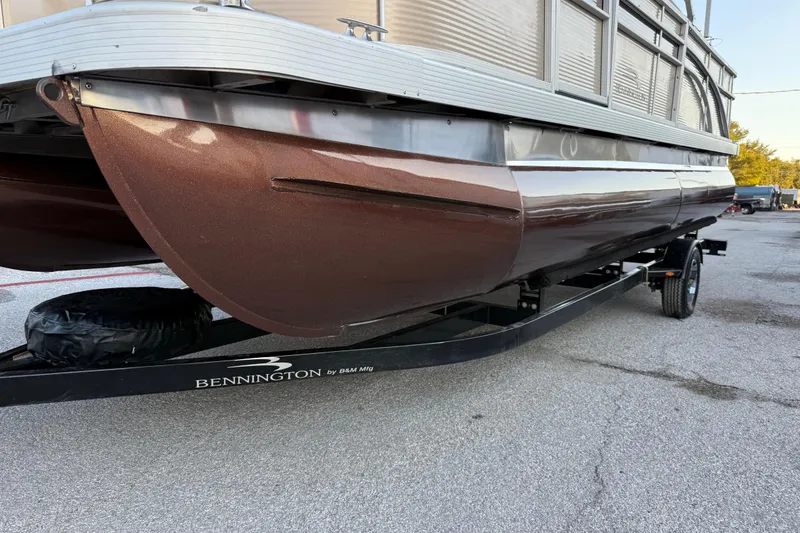 Slide: The Image of 2020 Bennington 21SF pontoon boat with beige and brown paneling. - 14