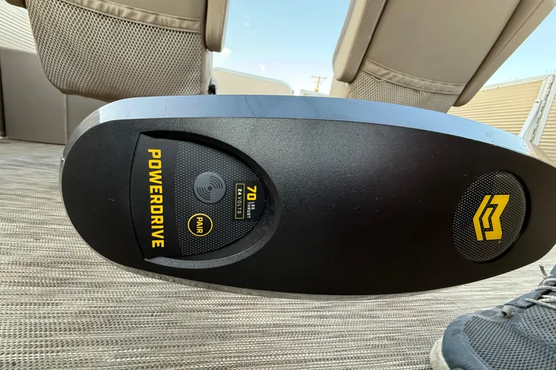 Slide: The Image of Minn Kota PowerDrive motor on 2020 Bennington 21SF boat deck. - 32