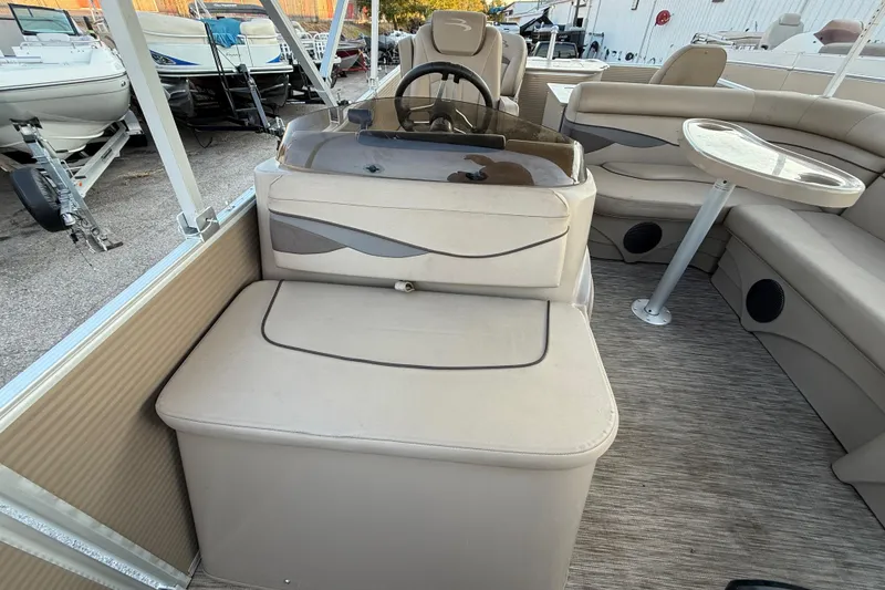 Slide: The Image of Box of Lowrance Eagle 7 fishfinder on Bennington 21SF boat seat, 2020 model. - 36