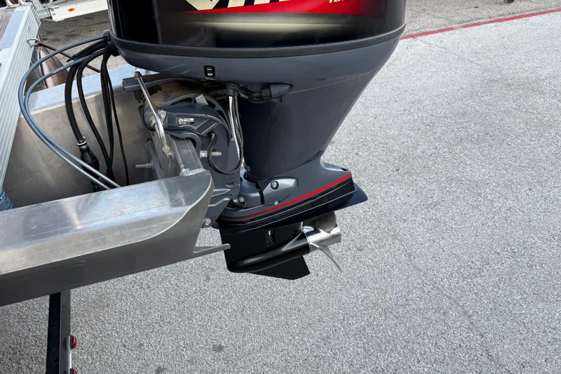 Slide: The Image of Yamaha VMAX outboard motor on a 2020 Bennington 21SF boat. - 61