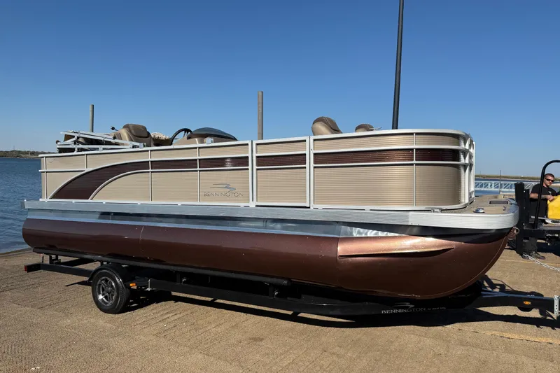 Slide: The Image of 2020 Bennington 21SF pontoon boat on trailer by the water. - 73