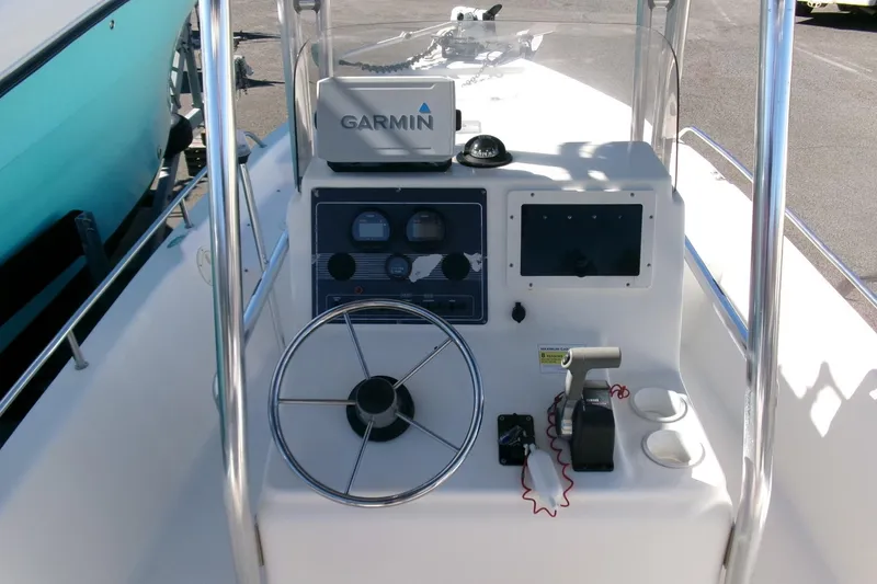 Slide: The Image of Center console of 2001 Sea Fox 215 Bay Fisher boat with Garmin navigation system. - 11